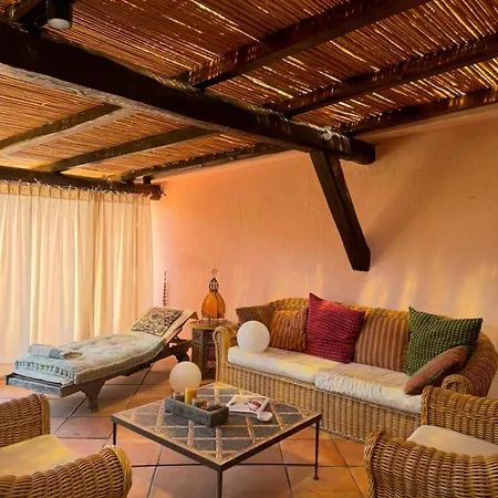 Due Passi Dal Centro